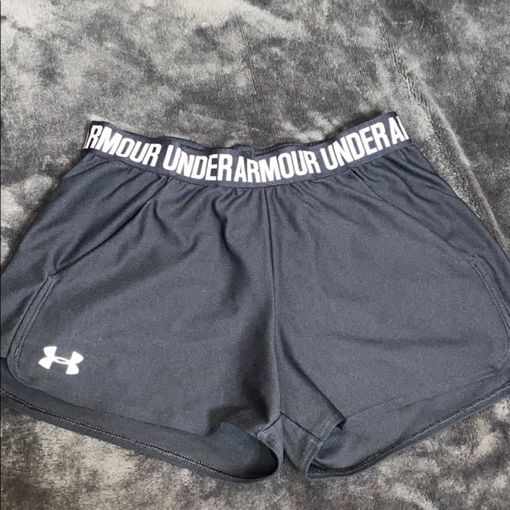 Under armour shorts size S